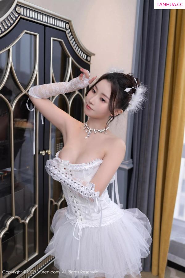   [XiuRen]高清写真图 2025.04.16 No.10161 杏子Yada 白色连衣短第37张图片